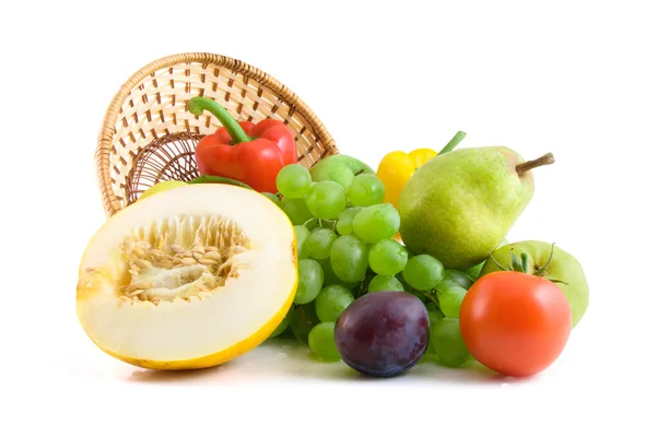 蔬菜和水果在白色隔离 — 图库照片