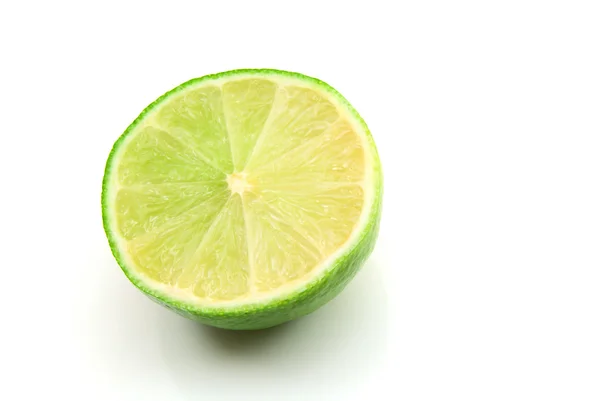 Beyaz Arka Plan Üzerinde Izole Limon Yarısı — Stok fotoğraf
