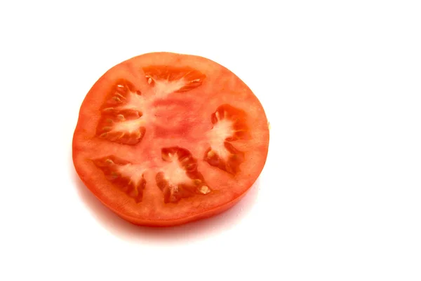 番茄被隔绝在白色背景上的切片 — 图库照片