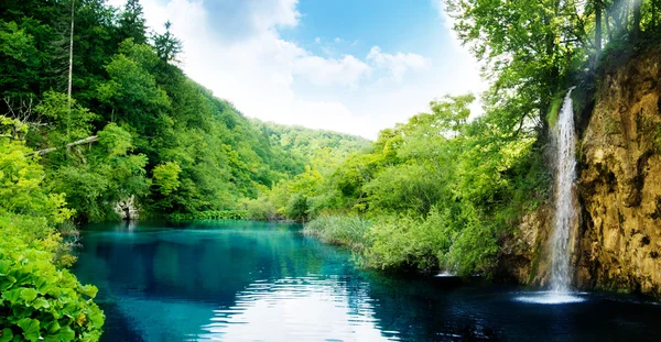 Cachoeira Floresta Profunda Croácia — Fotografia de Stock