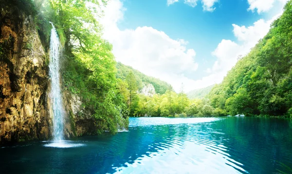 克罗地亚森林深处的瀑布 — 图库照片