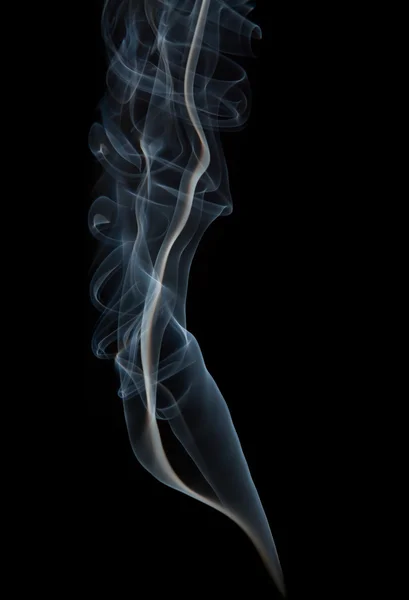 Tabakrauch. auf schwarzem Hintergrund. — Stockfoto