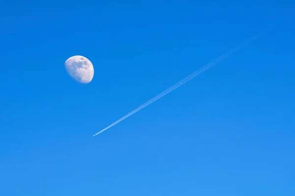 하늘에 수송기 — 스톡 사진