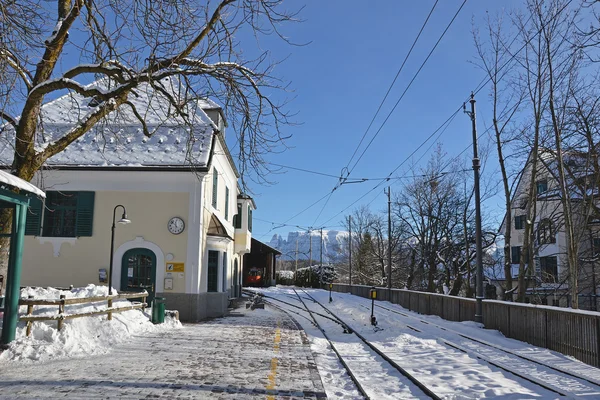 Tren istasyonu soprabolzano — Stok fotoğraf