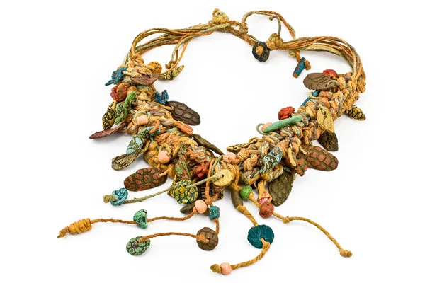 Collier natif avec cordes et céramique — Photo