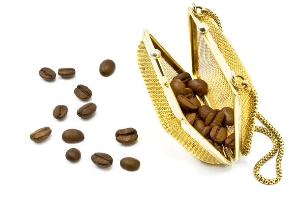 Bolsa metálica dourada com grãos de café — Fotografia de Stock