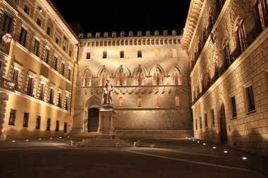 Geceleri Siena