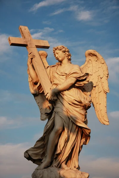 Ange à la croix — Stock Photo, Image
