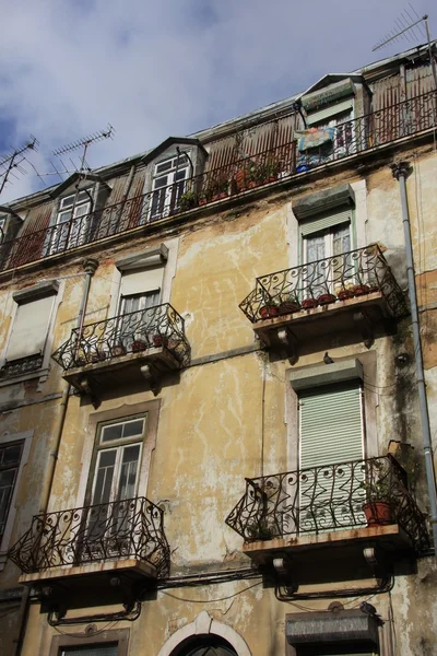 Детали древнего здания Лиссабона, Португалия — стоковое фото