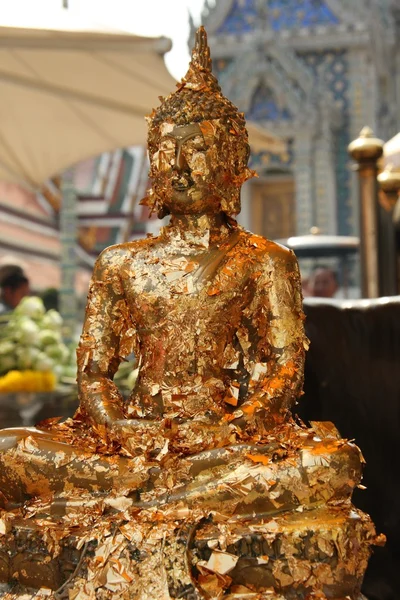 Bouddha aux feuilles d'or — Stock Photo, Image