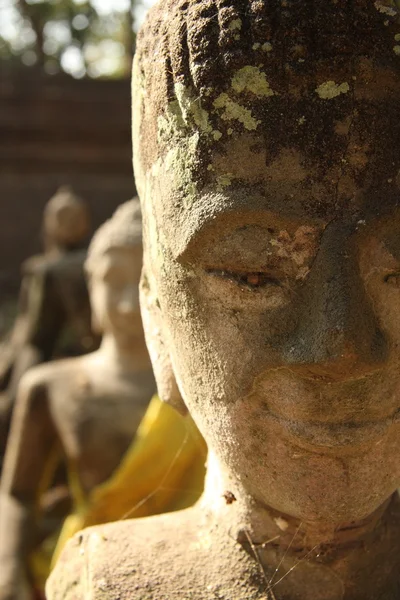 Buddhan patsas — kuvapankkivalokuva