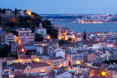 Lisbon'ın şehir merkezinde ve martim Moniz square Nehri ile görünümünü arka planda