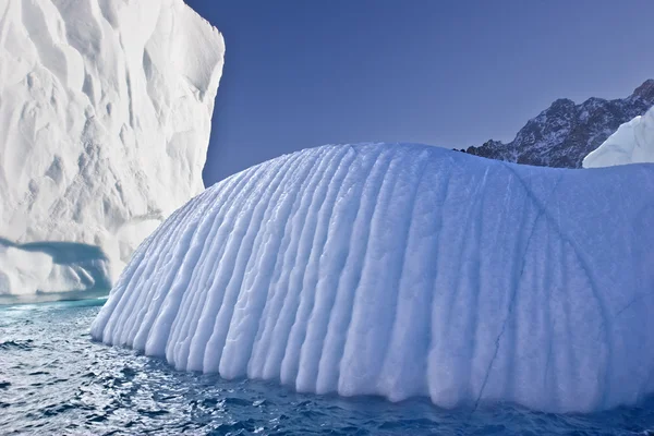 Blauwe ijsberg — Stockfoto