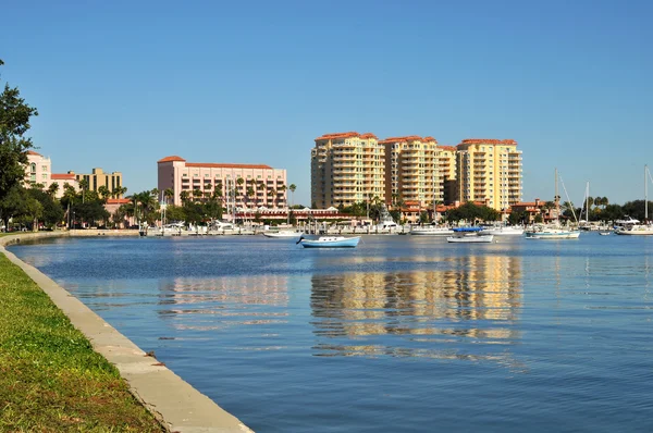 Waterfront buildings on the shore of an inlet — Stock Photo, Image