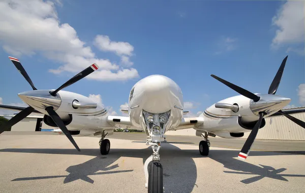 Twin κινητήρα αεροπλάνο — Φωτογραφία Αρχείου