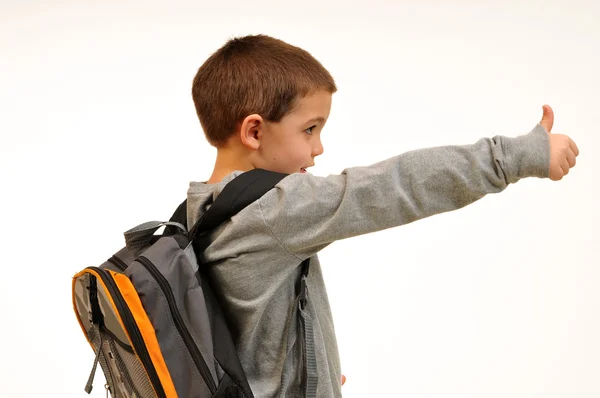 少年彼のバックパックあり 学校まで 準備ができて 親指を与える — ストック写真