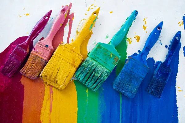Escovas com cores diferentes — Fotografia de Stock