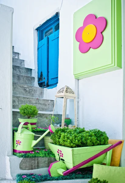 Escalera blanca con decoración — Foto de Stock