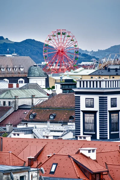 Колесо Обозрения Над Крышами Линца Австрия — стоковое фото