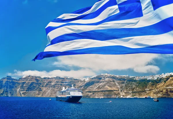 Bandeira Grega Cruzeiro Frente Costa Santorini — Fotografia de Stock