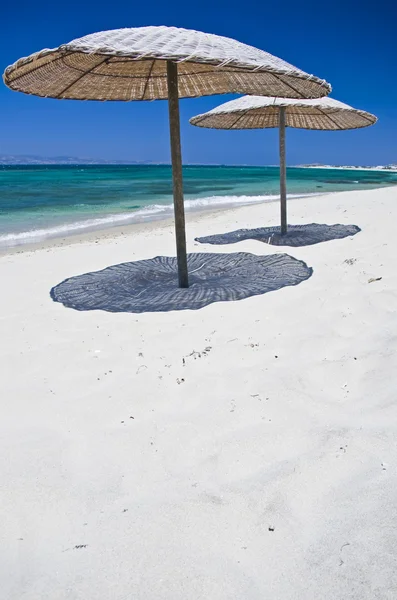 Şemsiye Plajda Naxos Yunanistan Alınan — Stok fotoğraf