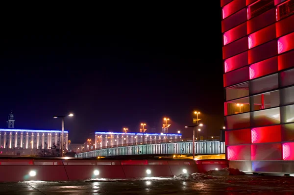 现代红光闪闪建筑上部奥地利林茨 — 图库照片