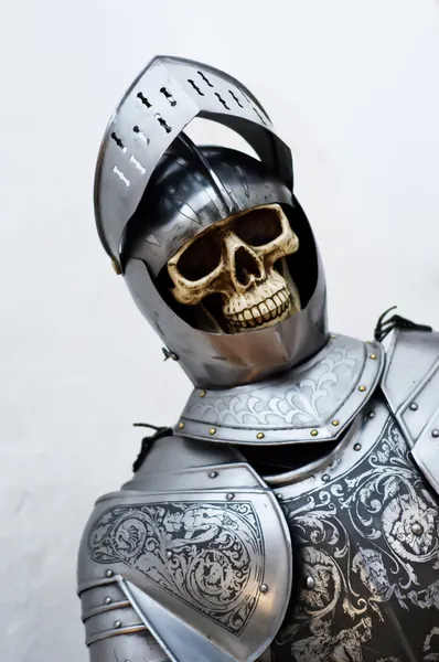 Skelet Een Ridders Armor Witte Achtergrond — Stockfoto