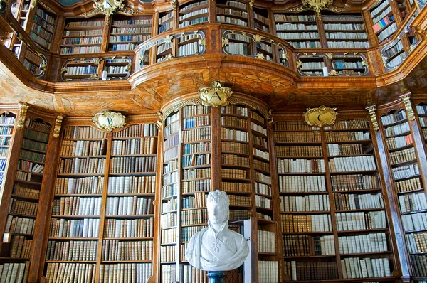 Старі бібліотеки в абатство — стокове фото
