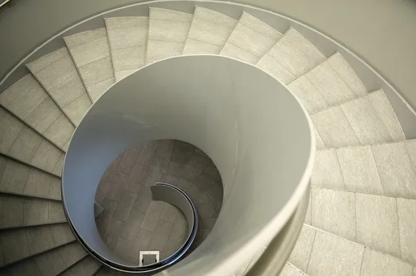 モダンな螺旋階段を見てください — ストック写真