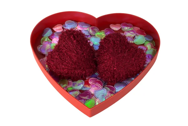Corazón de San Valentín en forma de corazón de lana en bandeja roja con destellos —  Fotos de Stock