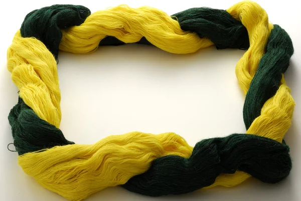フレームの形で毛糸編みバイカラー イエロー グリーン — ストック写真
