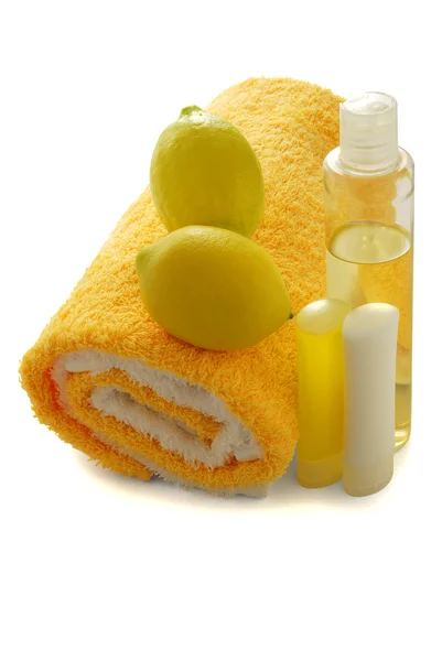 レモン風味を付けられたスパ シャンプーや保湿剤を含む設定 — ストック写真