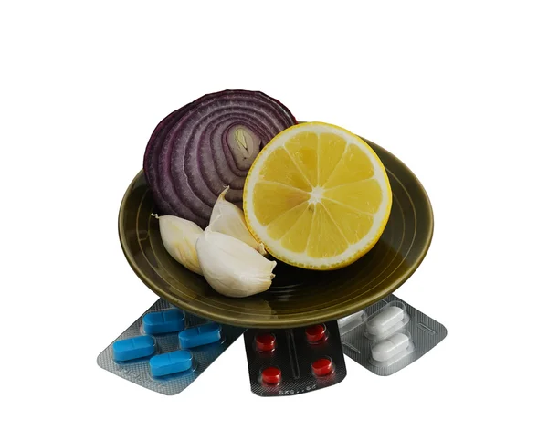 Conjunto de remedios alternativos para el tratamiento de la gripe aislados en blanco — Foto de Stock