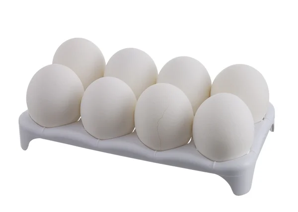Huit œufs blancs dont un craqué en carton blanc — Photo