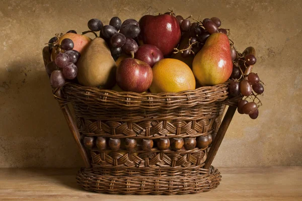 Cesta de frutas — Fotografia de Stock