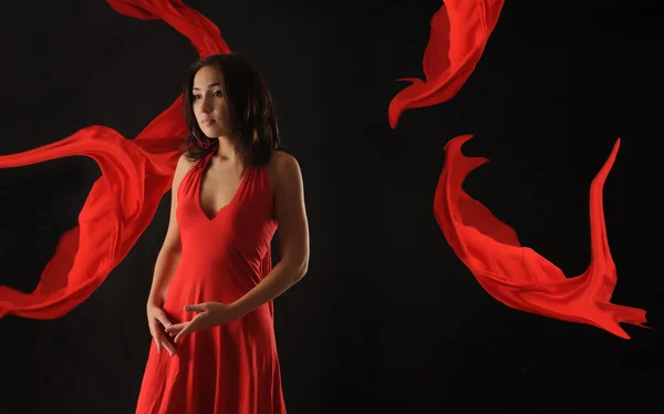 Menina Asiática Bonita Vestido Vermelho Sobre Fundo Preto — Fotografia de Stock