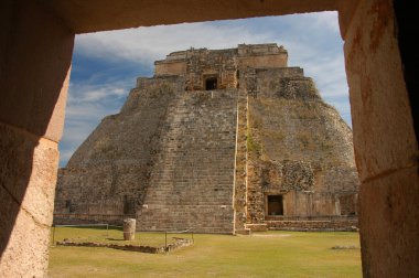 kemer aracılığıyla uxmal, ana piramit görünümü