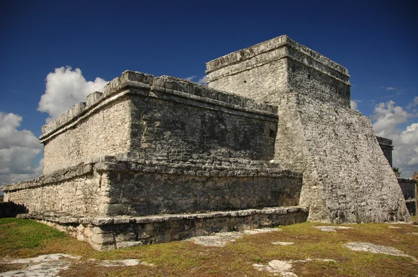 Μάγια Ναό Στην Κορυφή Του Βράχου Στο Τουλούμ Μεξικό — Φωτογραφία Αρχείου