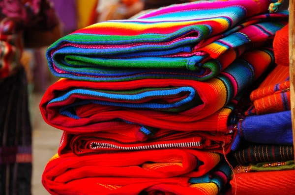 Färgglada Maya Textilier Marknaden — Stockfoto