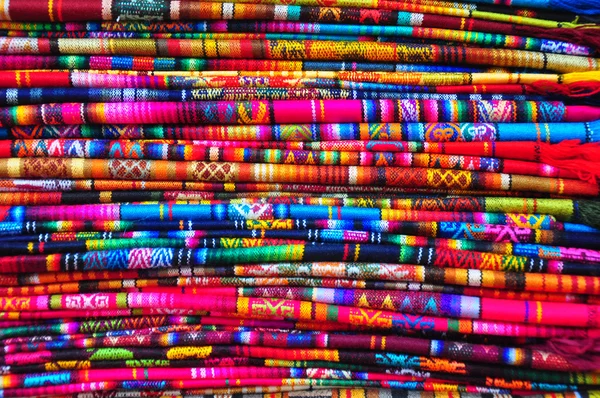 Textiles Colores Brillantes Mercado Artesanía Ecuador —  Fotos de Stock