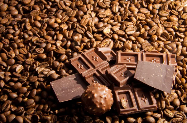 Chocolade Segmenten Koffie Granen — Stockfoto