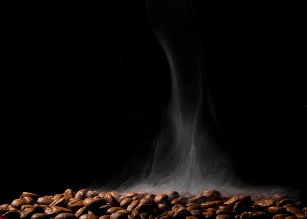 Fragrant Coffee Grains Smoke Black Background — Stock Photo, Image