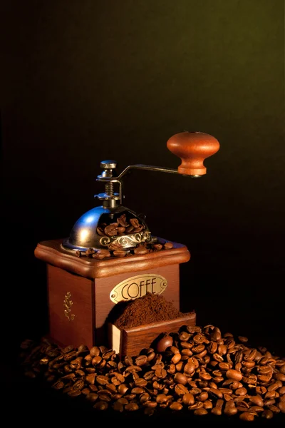 Ароматные Зерна Кофе Древняя Кофемолка — стоковое фото