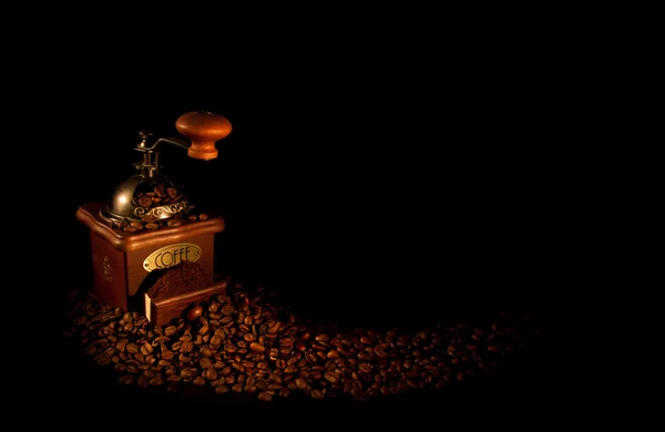 stock image Fragrant coffee grains and ancient coffee grinder