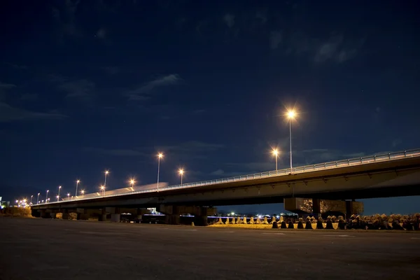 Міст Вночі Автомобілі Приходять Йдуть Світло Стокова Картинка