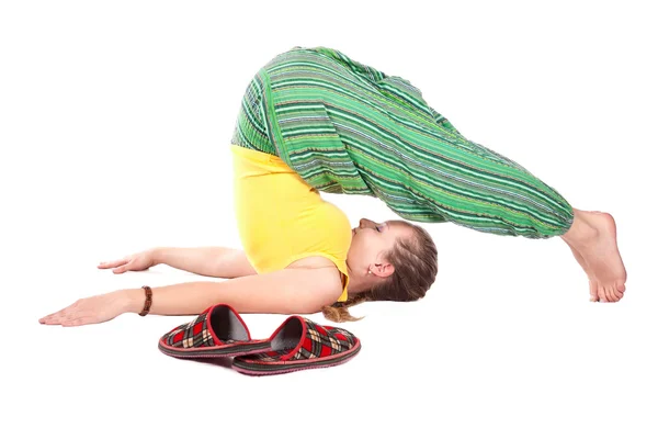 Halasana yogaställning — Stockfoto