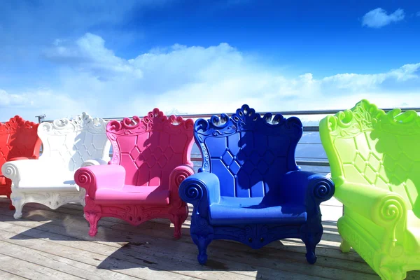 Красочные Кресла Открытый — стоковое фото