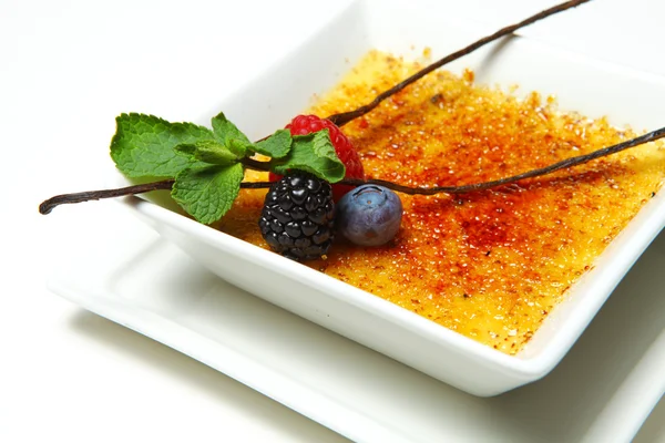 Десерт крем-брюле — стокове фото