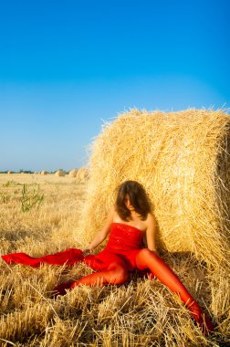 sabahı saçında saman