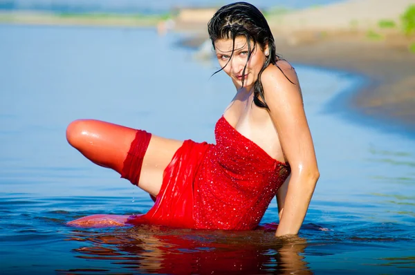 Girl Dressed Red Dress Coast — Stock Photo, Image